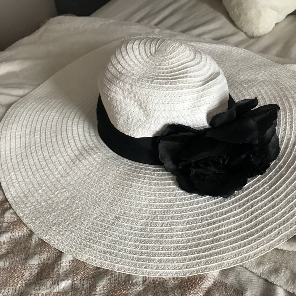 White floppy sun summer hat